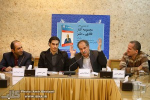 از راست: دکتر اسماعیل امینی (شاعر و طنزپرداز)، اسدا... امرایی (مترجم)، عباس احمدی (مترجم) و دکتر فرامرز آشنای قاسمی (نویسنده و طنزپرداز)