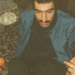 دفتر نشریه "گل آقا"، فرامرز اشنای قاسمی (طنزپرداز)، بهمن 1372.