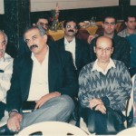 ردیف جلو، از چپ، غلامرضا کیانی رشید (طنزپرداز)، جواد فرهمند (طنزپرداز) و محمد رفیع ضیائی (کاریکاتوریست). ردیف پشت از چپ، آذریار مجتبوی نائینی (شاعر و طنزپرداز)، سیامک ظریفی (شاعر و طنزپرداز)، دکتر شهرام جوادی نژاد (طنزپرداز) و فرامرز آشنای قاسمی (طنزپرداز) - 1373.